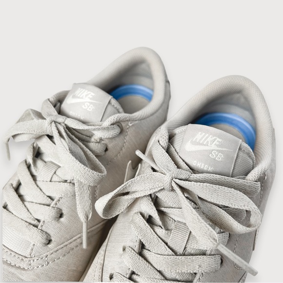 Nike SB Check Solarsoft Low Top Sneaker - Picture 6 of 12